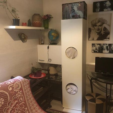 Studio Maryline: Cozy Parisian Retreat with Patio View Exterior photo